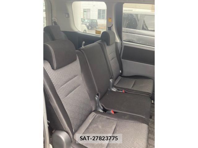 Toyota NOAH 2007-08 7359048-12