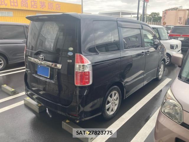 Toyota NOAH 2007-08 7359048-1