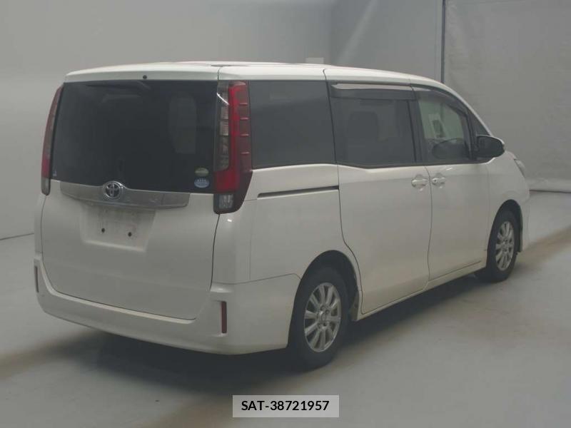 Toyota NOAH 2015-05 7367377-1
