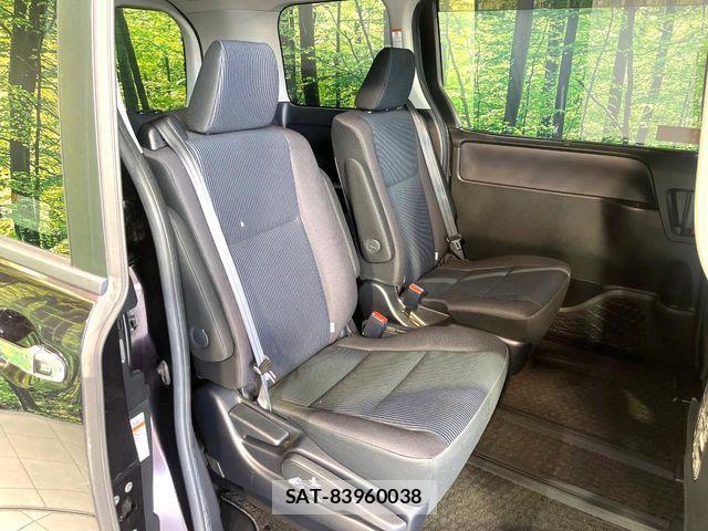 Toyota NOAH 2014-02 7393256-9