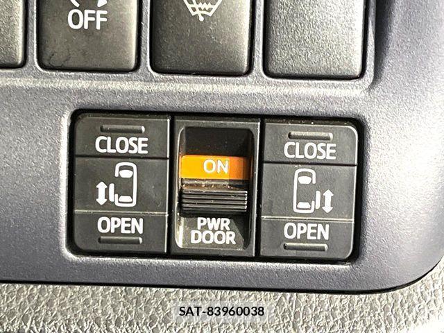 Toyota NOAH 2014-02 7393256-5