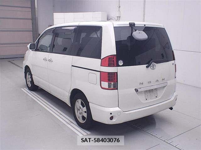 Toyota NOAH 2005-11 7400698-1