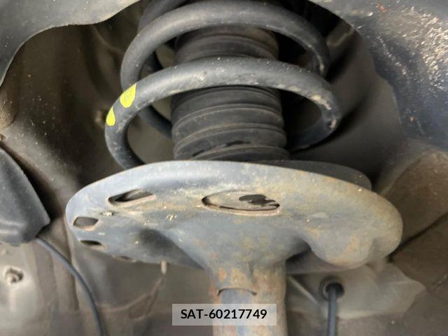 Toyota NOAH 2017-01 7393257-19