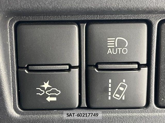 Toyota NOAH 2017-01 7393257-4
