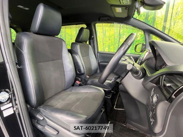 Toyota NOAH 2017-01 7393257-7