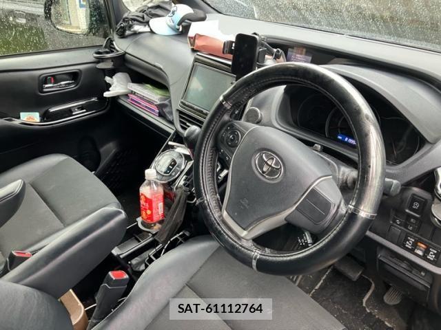 Toyota NOAH 2018-06 7393253-11