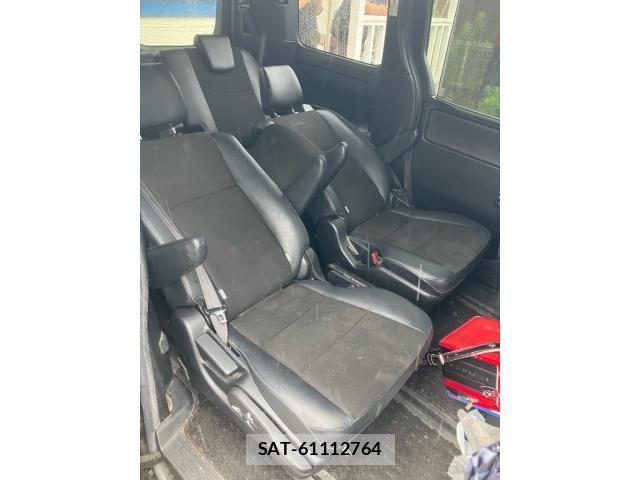 Toyota NOAH 2018-06 7393253-13