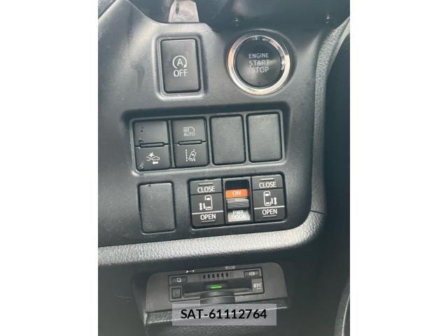 Toyota NOAH 2018-06 7393253-22