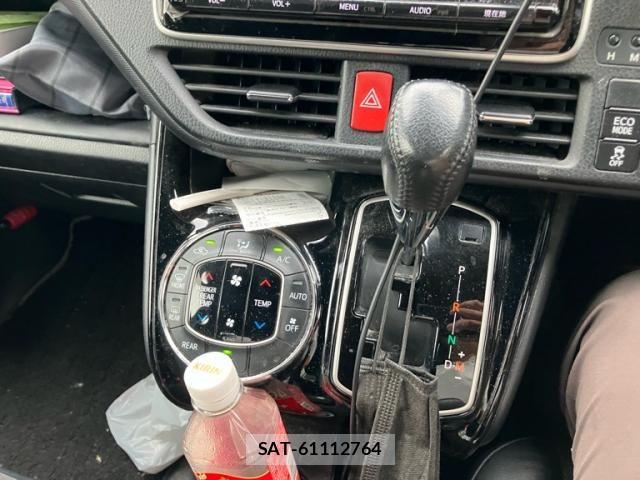 Toyota NOAH 2018-06 7393253-23