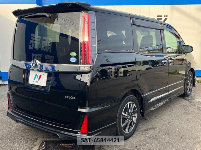 Toyota NOAH 2018-03 7393248-17
