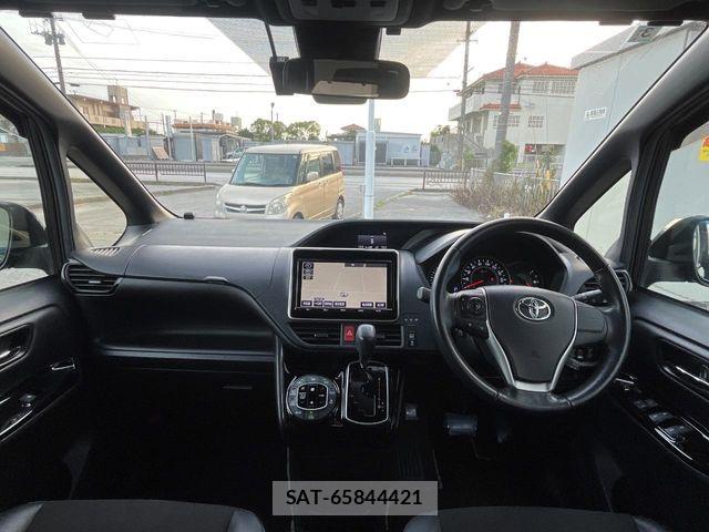 Toyota NOAH 2018-03 7393248-1