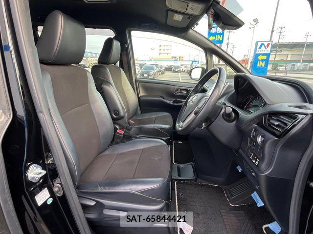 Toyota NOAH 2018-03 7393248-8