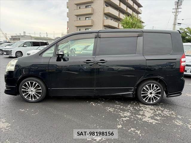 Toyota NOAH 2012-02 7393259-11