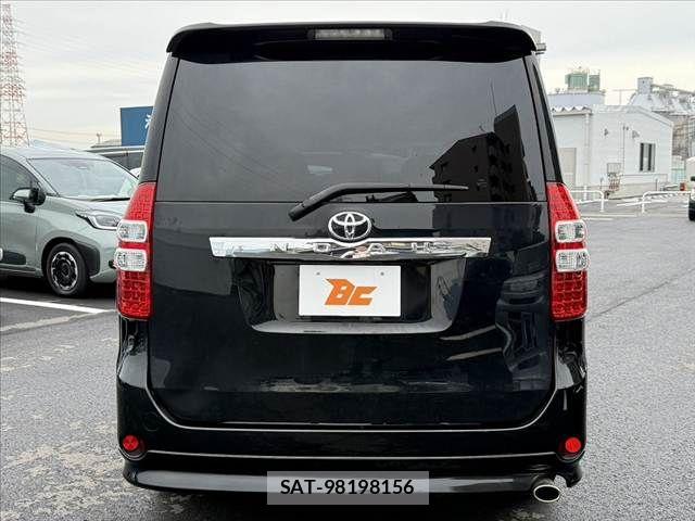 Toyota NOAH 2012-02 7393259-13