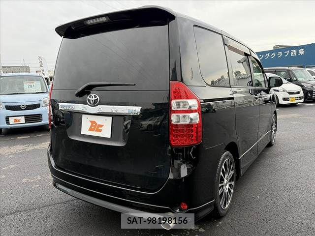 Toyota NOAH 2012-02 7393259-14