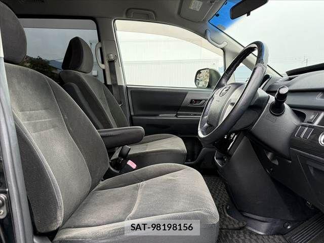 Toyota NOAH 2012-02 7393259-15
