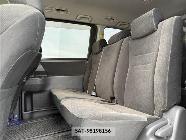 Toyota NOAH 2012-02 7393259-18