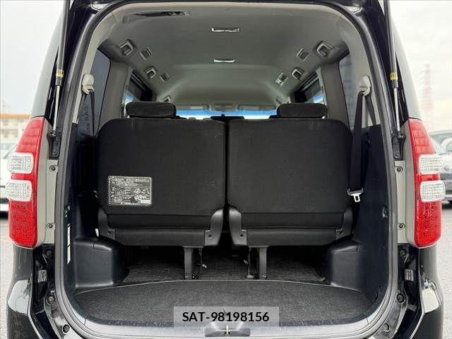 Toyota NOAH 2012-02 7393259-20