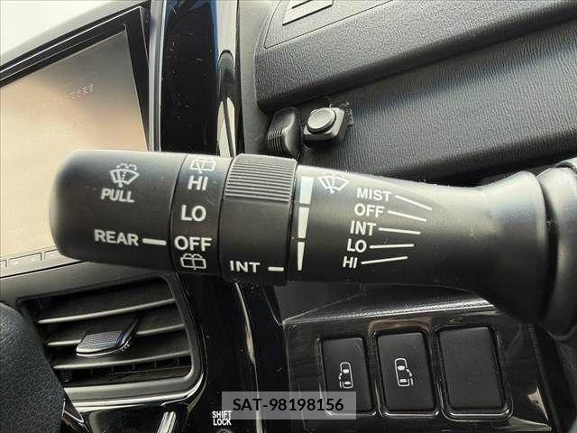 Toyota NOAH 2012-02 7393259-26