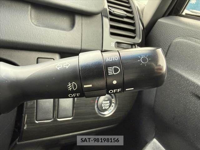 Toyota NOAH 2012-02 7393259-27