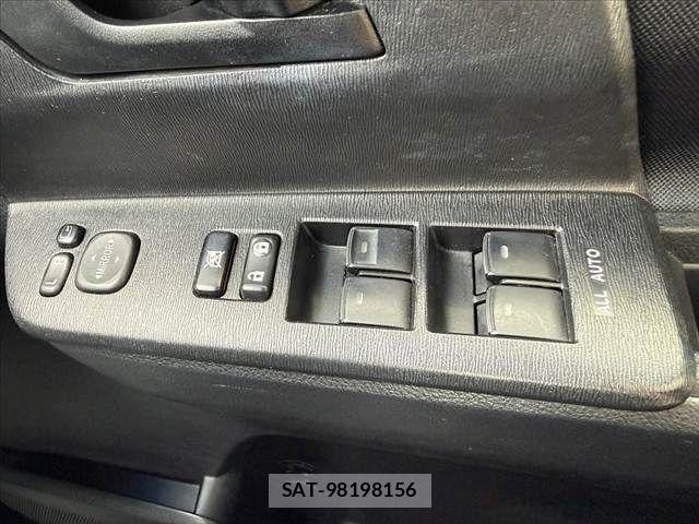Toyota NOAH 2012-02 7393259-28