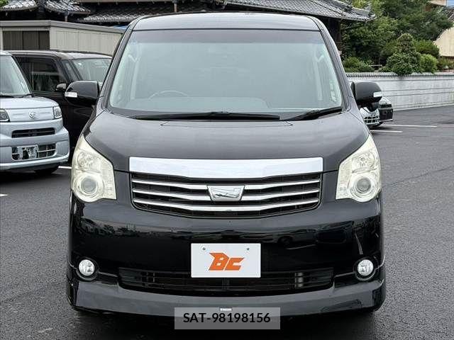 Toyota NOAH 2012-02 7393259-8