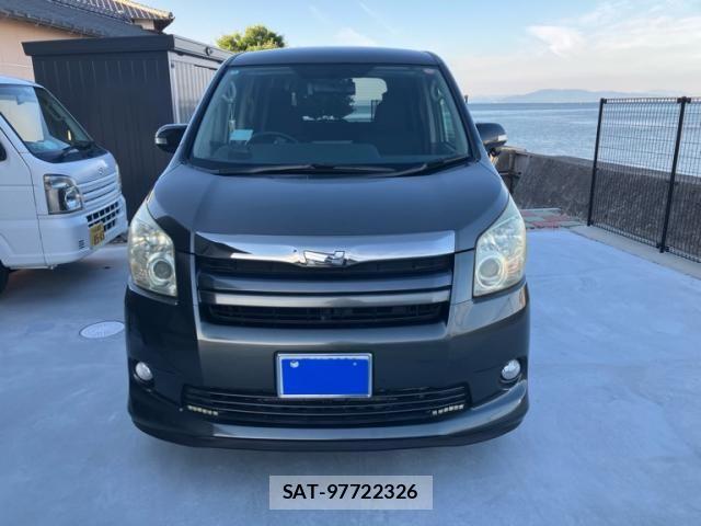 Toyota NOAH 2010-02 7393260-1