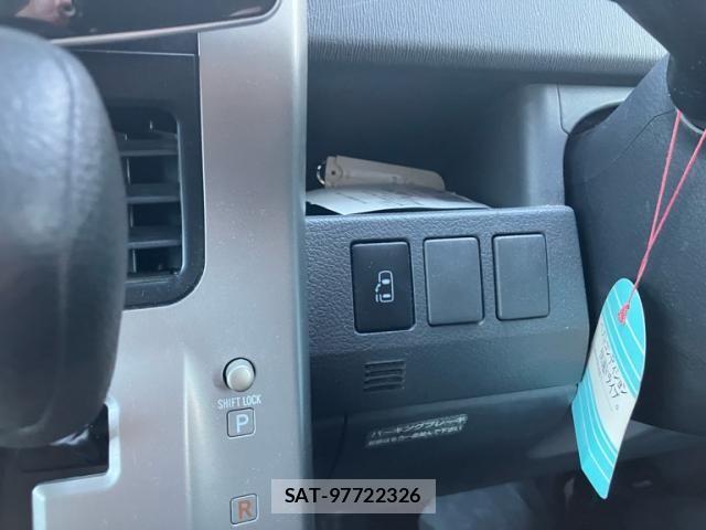 Toyota NOAH 2010-02 7393260-19