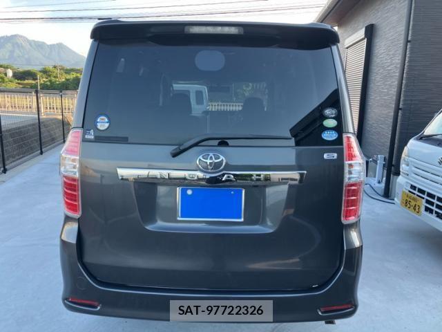 Toyota NOAH 2010-02 7393260-4