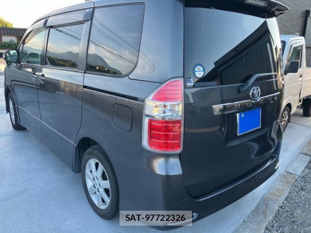 Toyota NOAH 2010-02 7393260-5