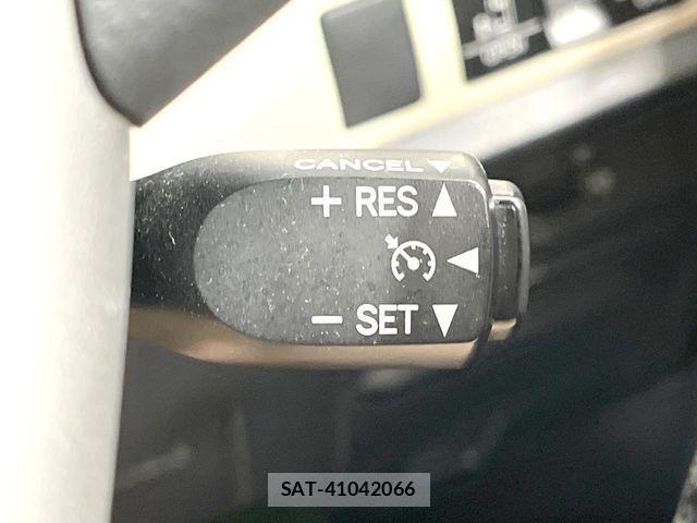Toyota NOAH 2018-09 7393239-6