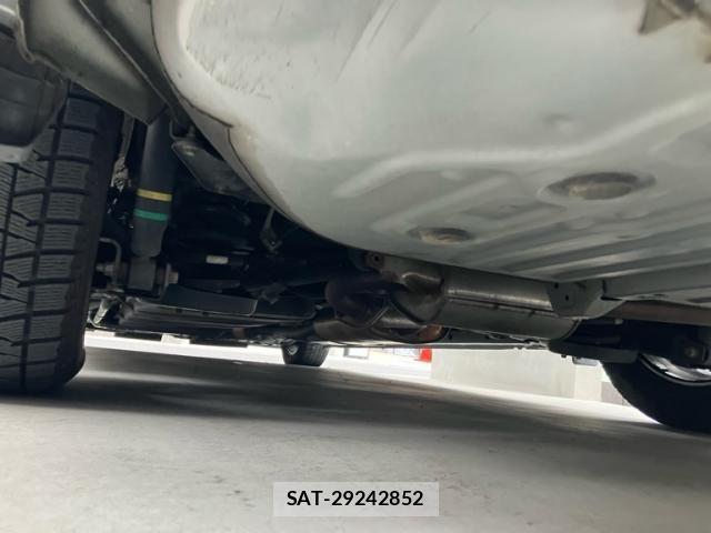 Toyota NOAH 2015-09 7456358-10