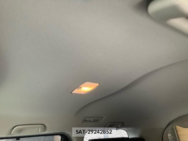 Toyota NOAH 2015-09 7456358-15