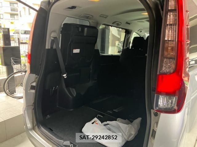 Toyota NOAH 2015-09 7456358-16