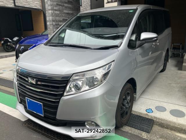 Toyota NOAH 2015-09 7456358-1
