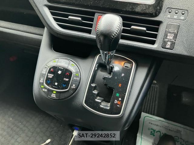 Toyota NOAH 2015-09 7456358-19