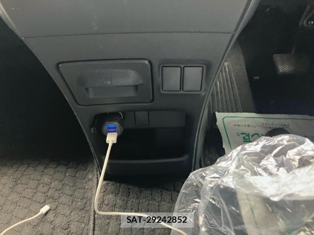 Toyota NOAH 2015-09 7456358-20