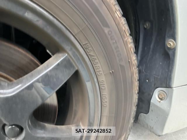 Toyota NOAH 2015-09 7456358-6