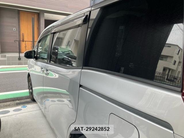 Toyota NOAH 2015-09 7456358-7