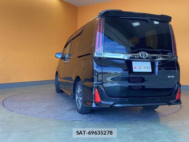 Toyota NOAH 2021-12 7456332-9