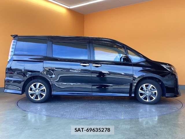 Toyota NOAH 2021-12 7456332-6