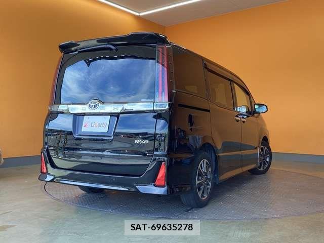 Toyota NOAH 2021-12 7456332-7