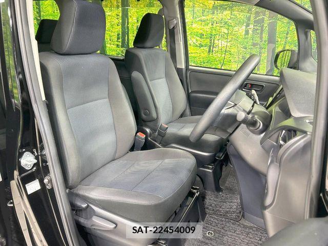 Toyota NOAH 2015-02 7456352-7