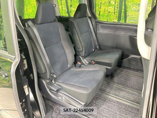 Toyota NOAH 2015-02 7456352-8