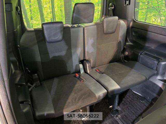 Toyota NOAH 2018-05 7456347-9