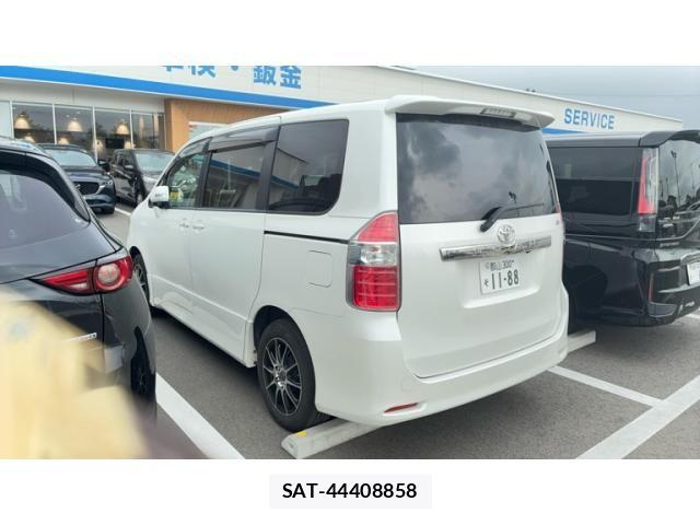 Toyota NOAH 2008-05 7456368-1