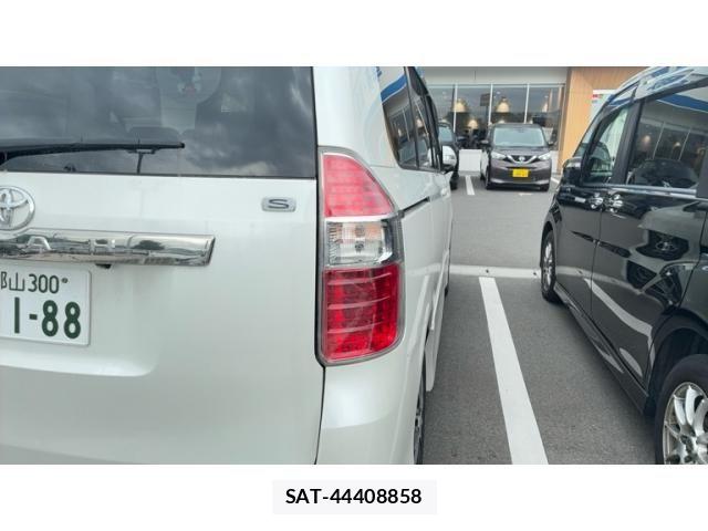 Toyota NOAH 2008-05 7456368-8