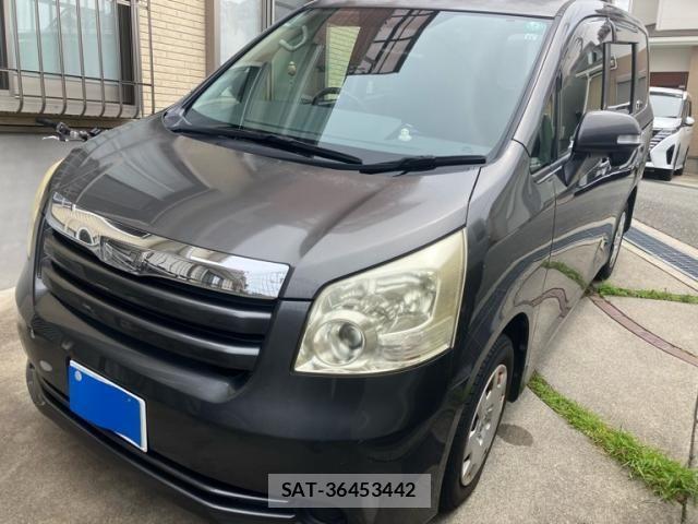 Toyota NOAH 2009-11 7456366-0