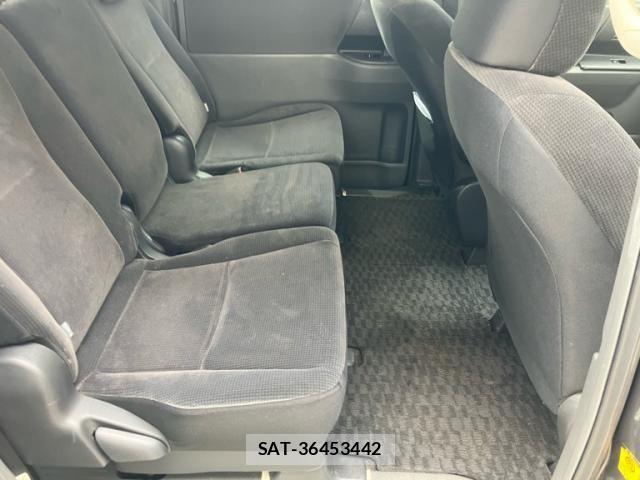 Toyota NOAH 2009-11 7456366-12