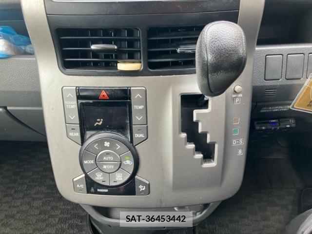 Toyota NOAH 2009-11 7456366-14
